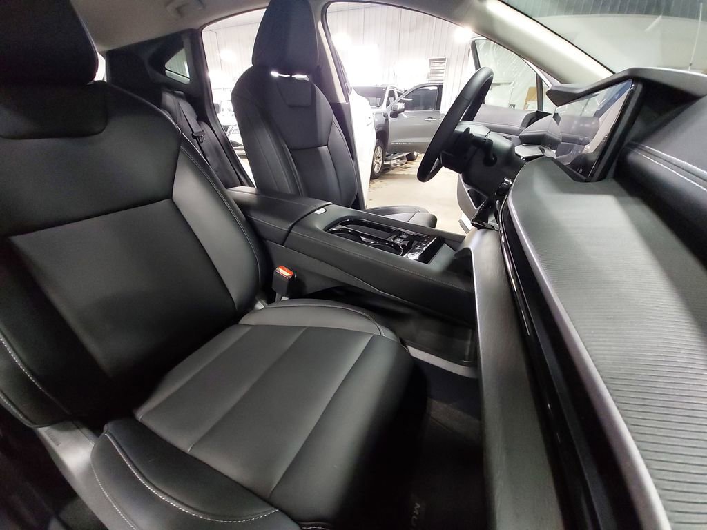 Certified 2025 Nissan Murano SV w/ Cargo Package image 10
