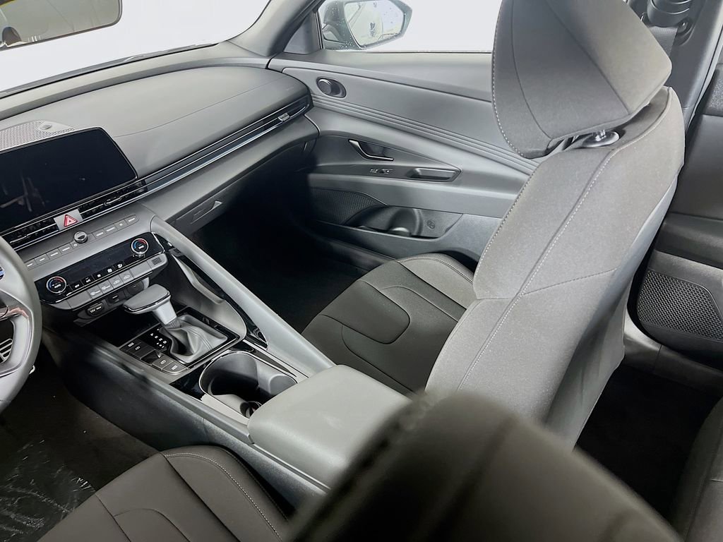 New 2025 Hyundai Elantra SEL image 20