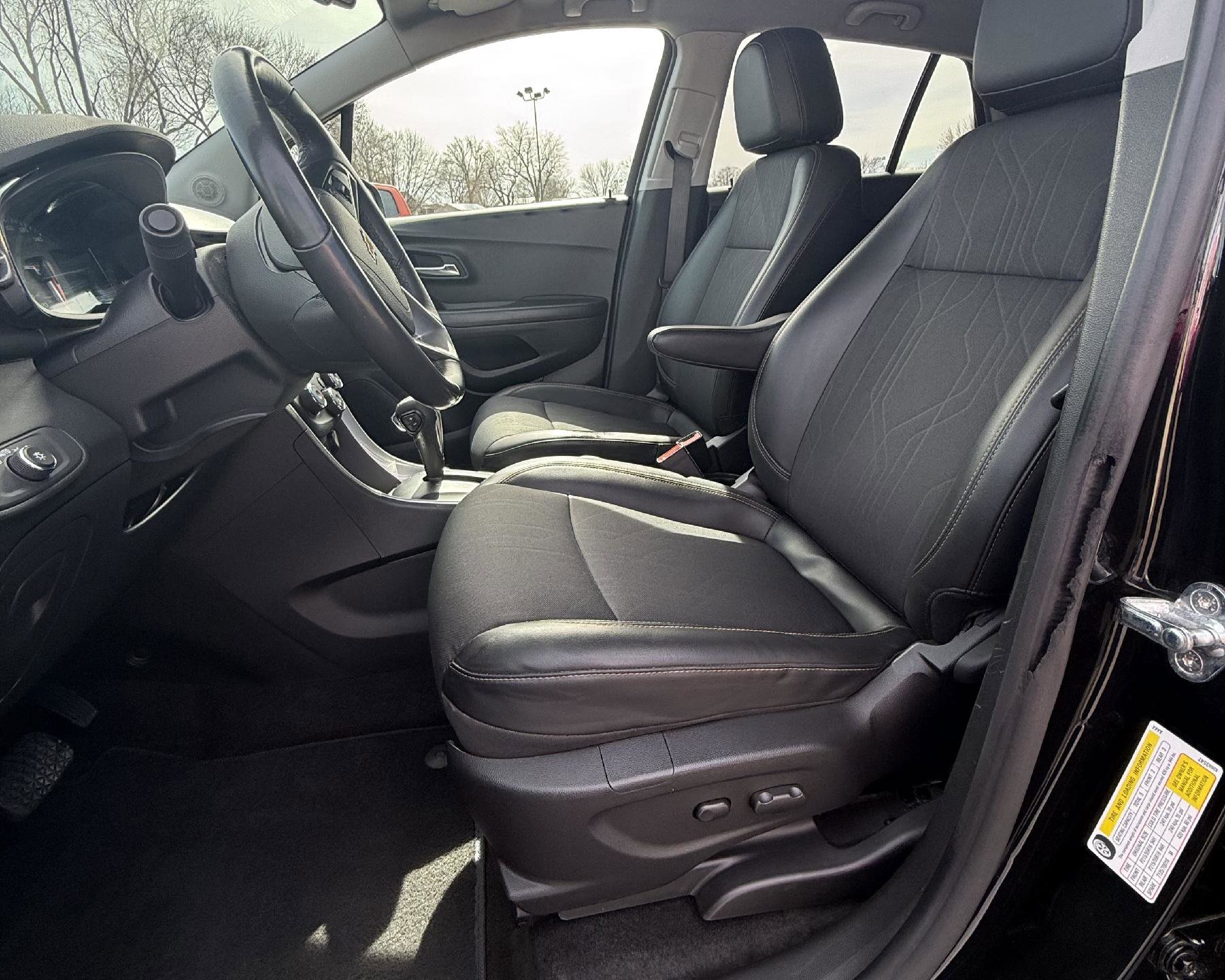 Used 2022 Chevrolet Trax LT w/ Driver Confidence Package image 8