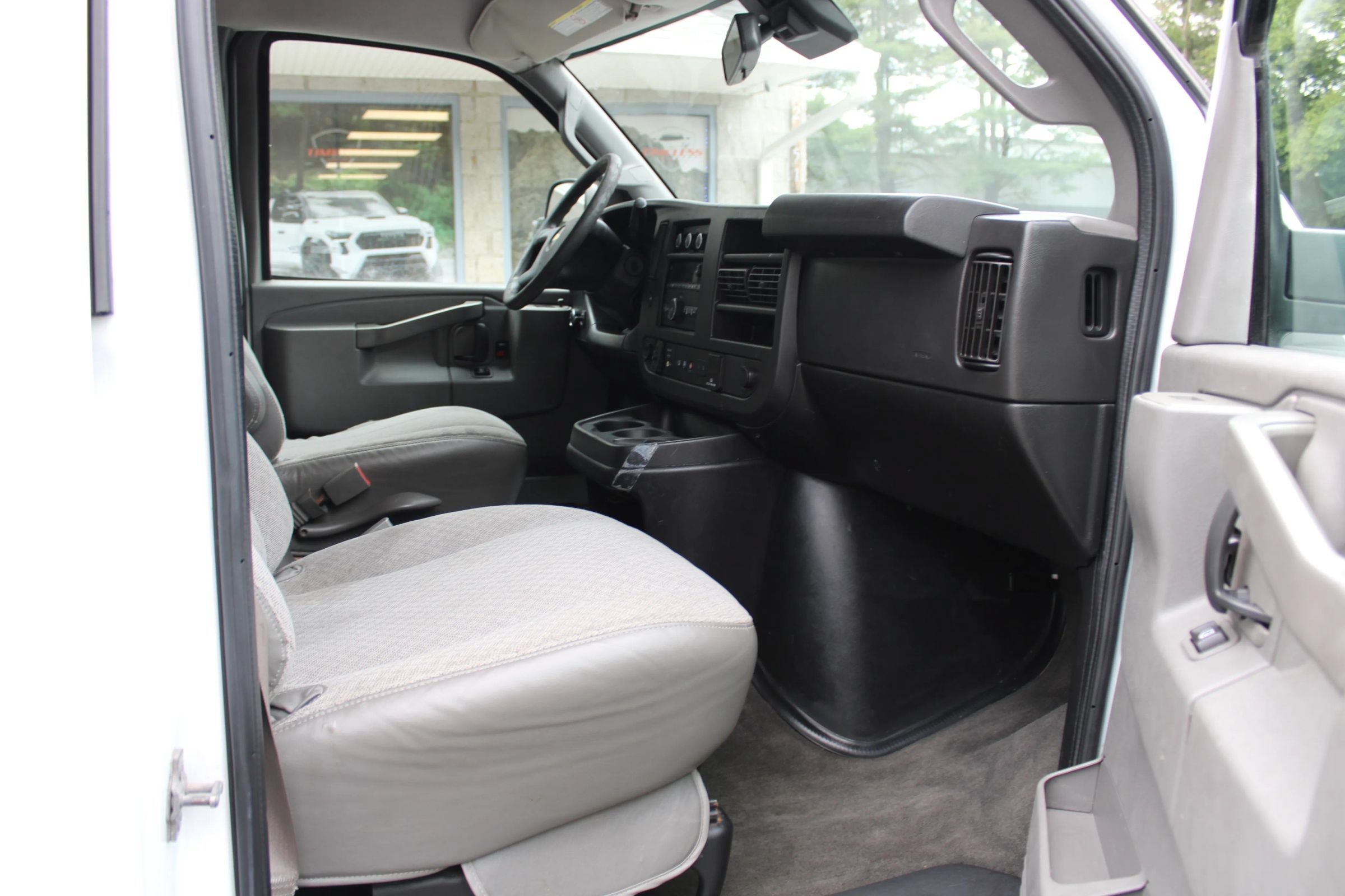 Used 2019 Chevrolet Express 3500 LT w/ LT Preferred Equipment Group RWD image 15