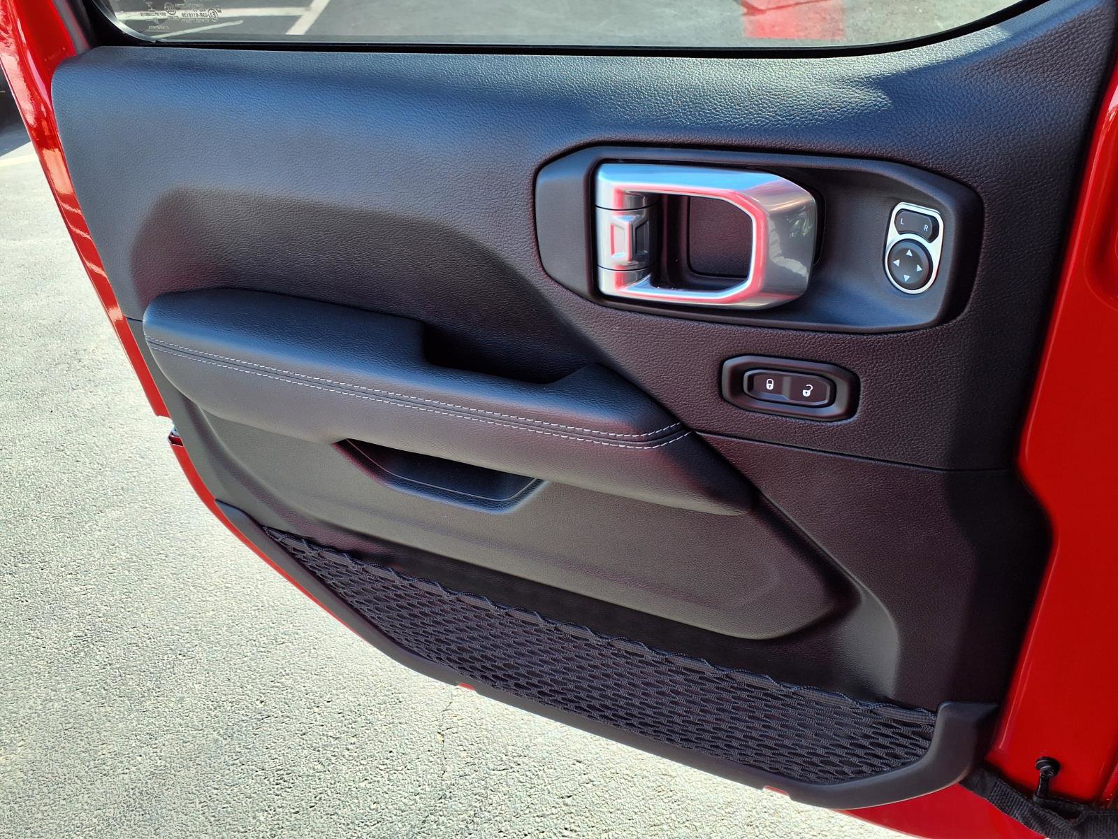 Used 2023 Jeep Wrangler Unlimited Sahara image 19