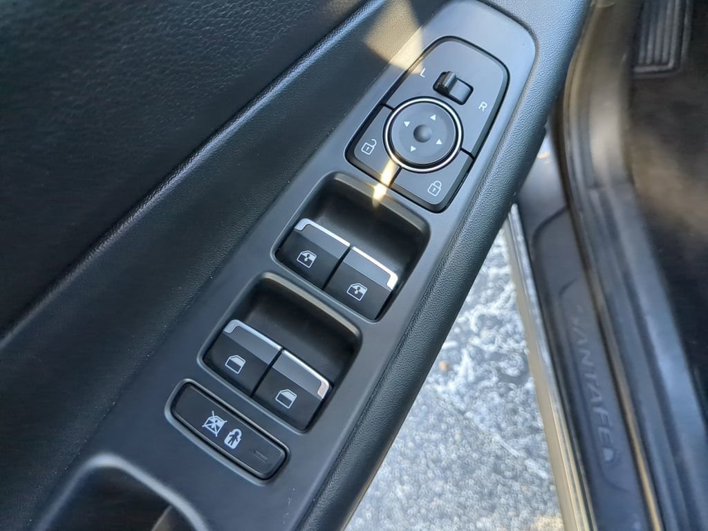 Used 2020 Hyundai Santa Fe SEL w/ Convenience Package image 17