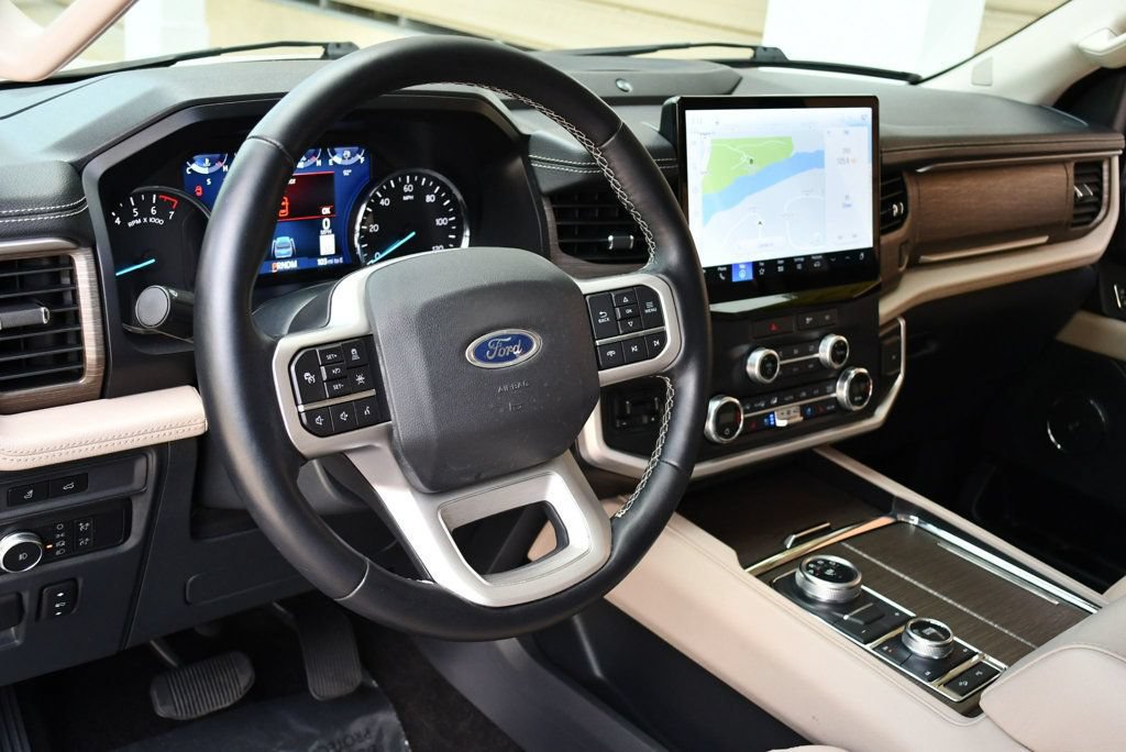 Used 2022 Ford Expedition Limited AWD/4WD image 13