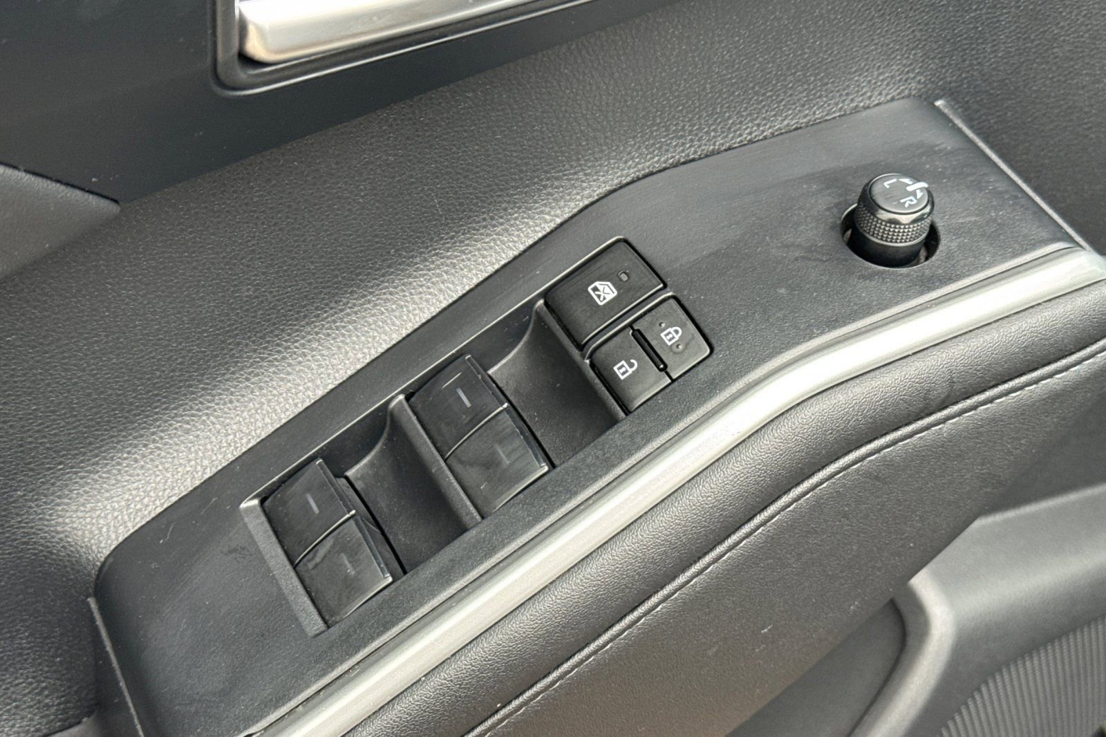 Used 2023 Toyota Highlander XLE image 14