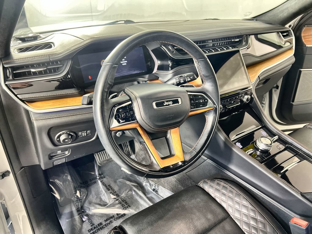 Used 2022 Jeep Grand Cherokee Summit AWD/4WD image 11