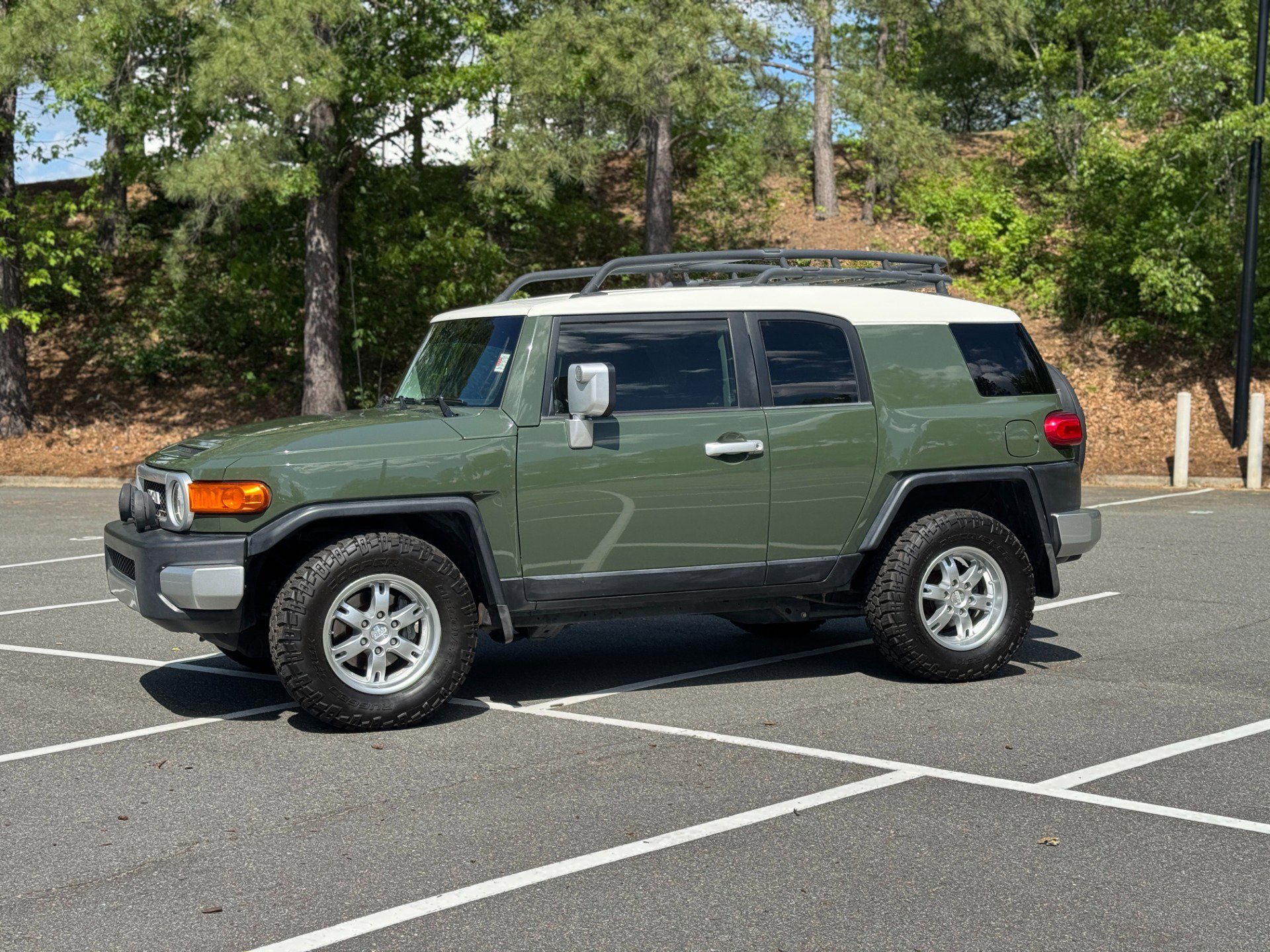 Used 2011 Toyota FJ Cruiser 2WD w/ Convenience Pkg image 5