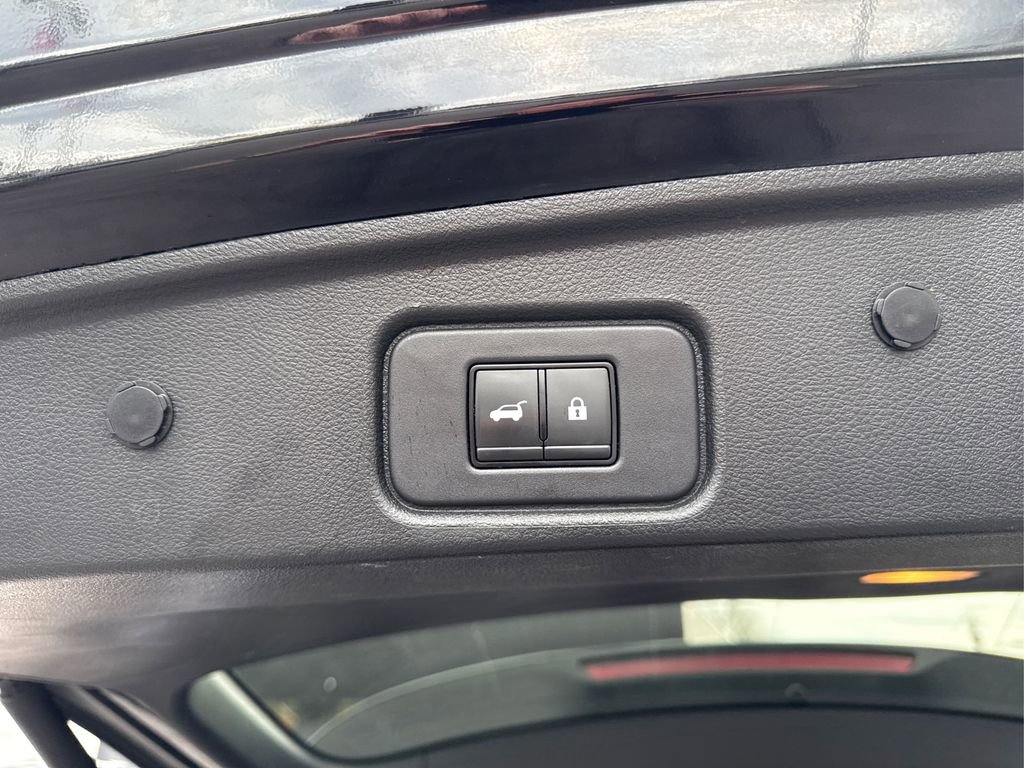 Used 2023 Nissan Pathfinder SL w/ Lighting Package (N92) AWD/4WD image 14