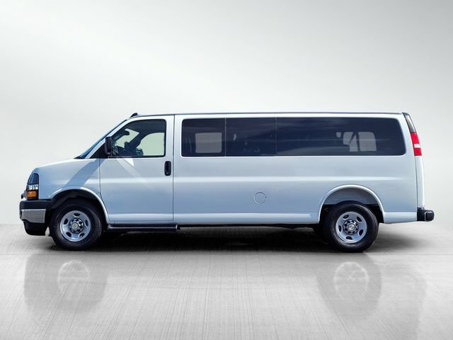 Used 2025 Chevrolet Express 3500 LT w/ LT Preferred Equipment Group RWD image 7