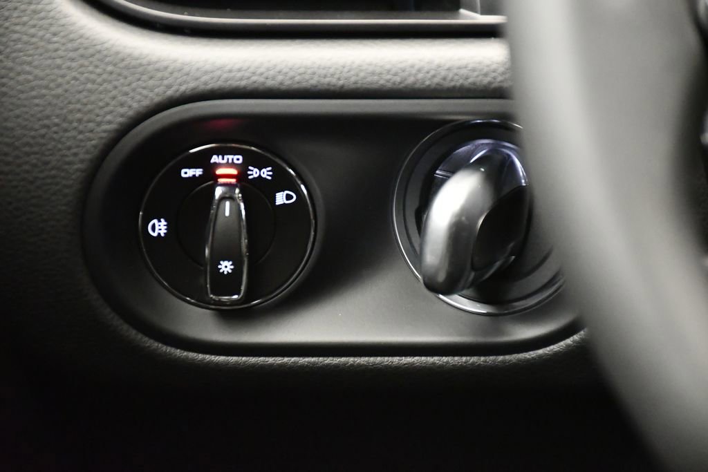 Certified 2025 Porsche Macan image 24