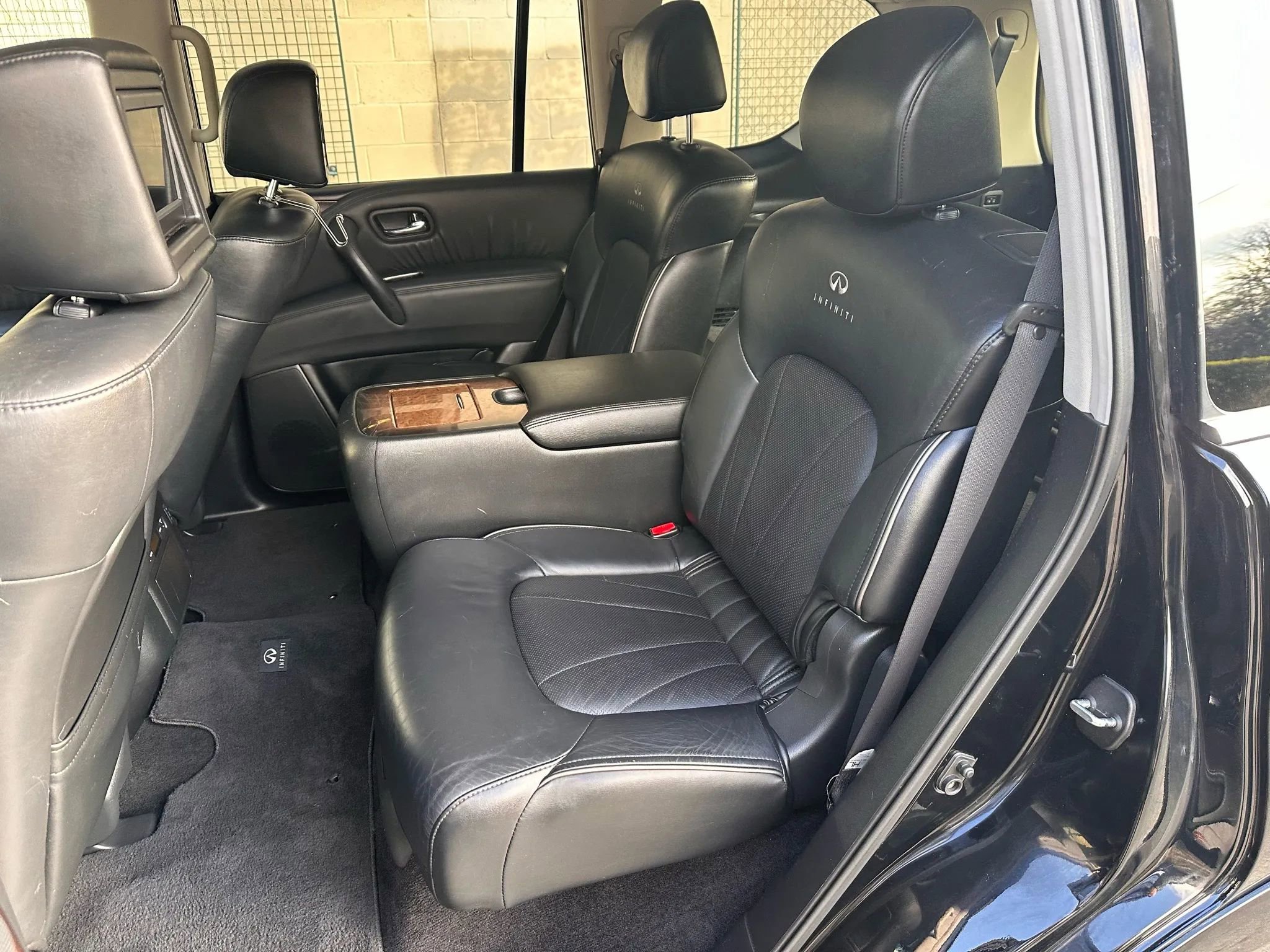 Used 2012 INFINITI QX56 2WD w/ Deluxe Touring Pkg image 26