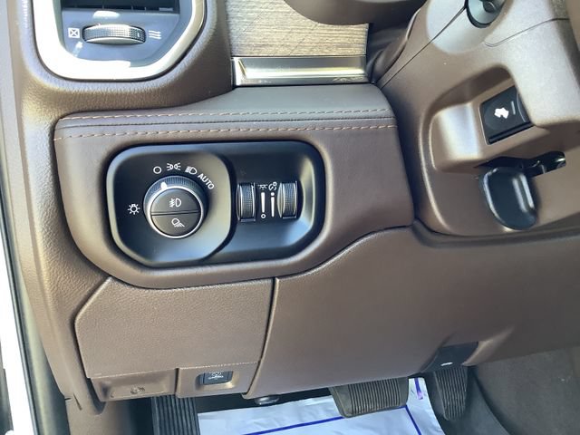 Used 2025 RAM 2500 Limited AWD/4WD image 15