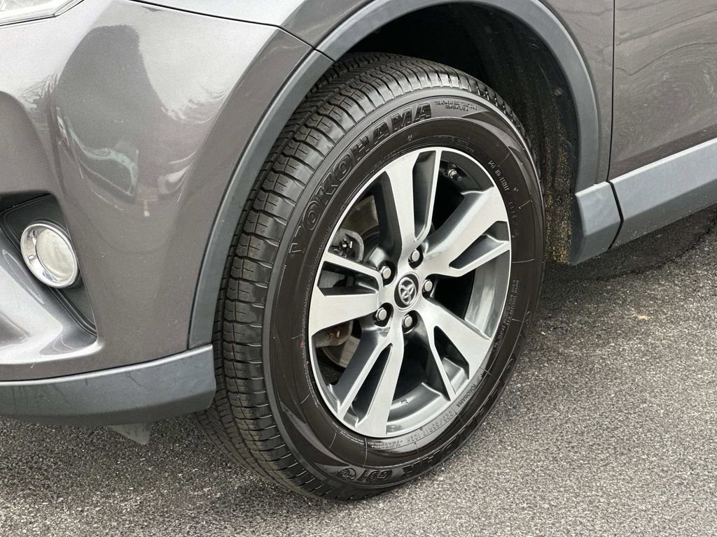 Used 2018 Toyota RAV4 XLE image 30
