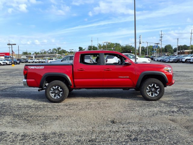 Used 2018 Toyota Tacoma TRD Off-Road AWD/4WD image 3