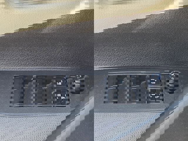 Used 2020 Toyota Corolla LE w/ LE Convenience Package image 29