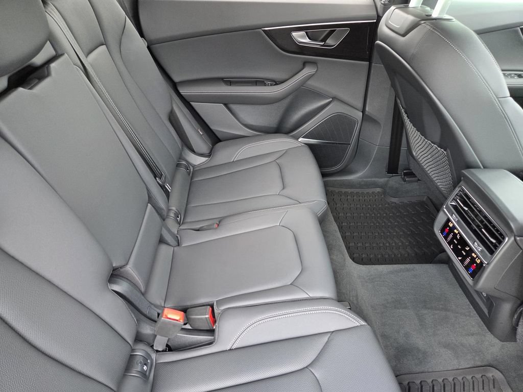 Used 2026 Audi Q8 Premium Plus AWD/4WD image 29