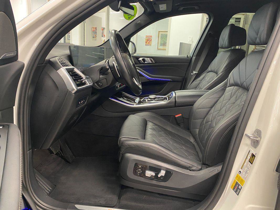 Used 2024 BMW X5 xDrive50e image 9
