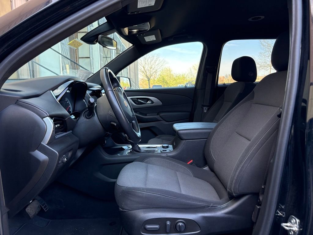 Used 2022 Chevrolet Traverse LT FWD image 14