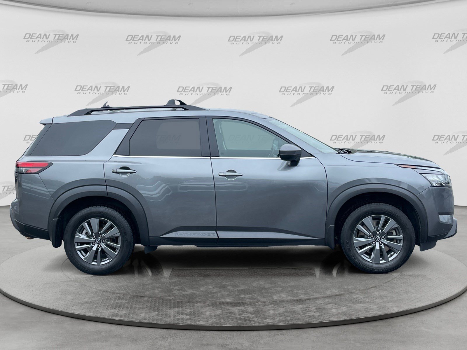 Used 2023 Nissan Pathfinder SV AWD/4WD image 9