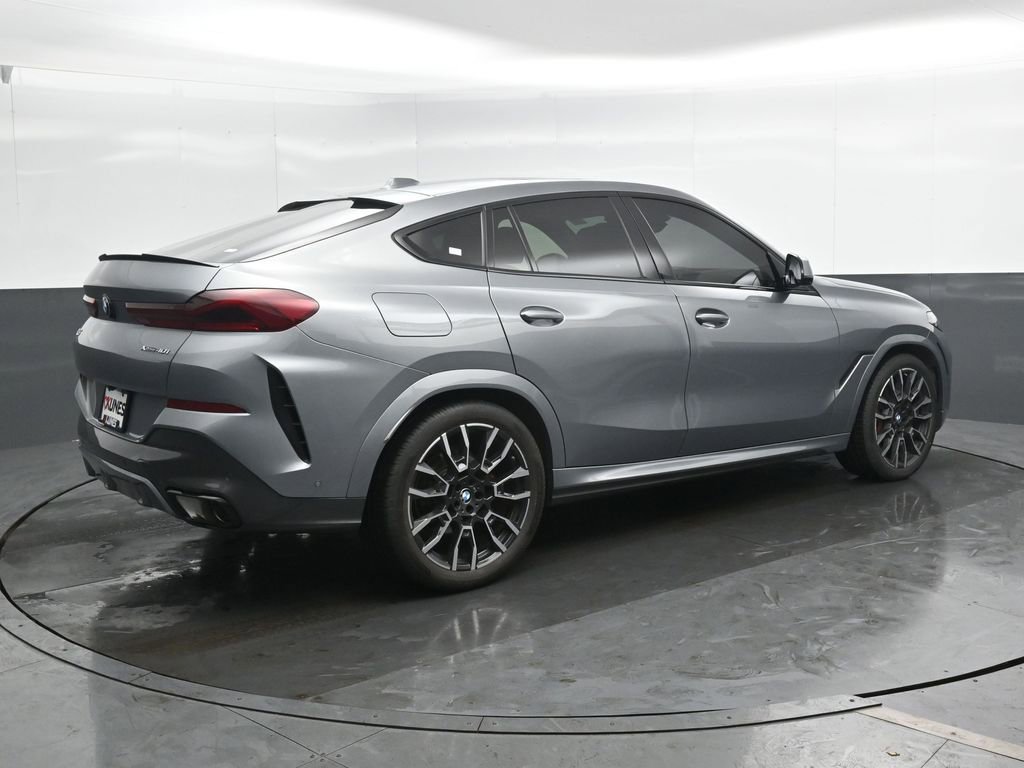Used 2024 BMW X6 xDrive40i w/ Premium Package image 2