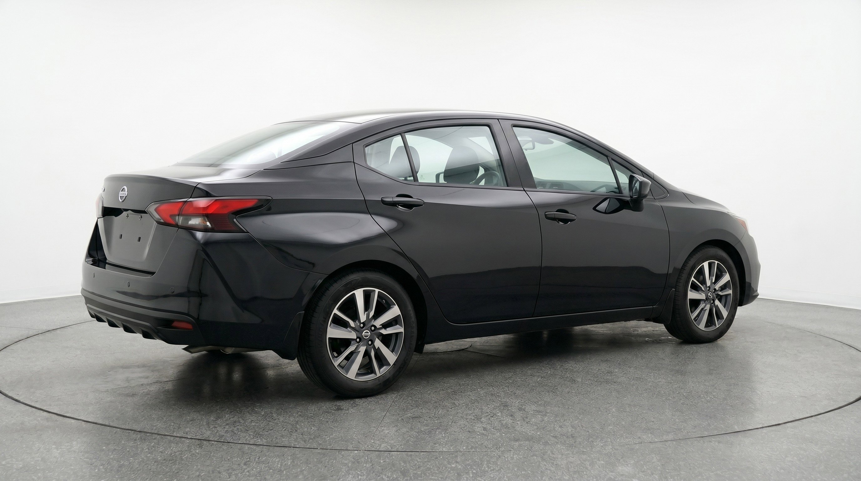 Used 2025 Nissan Versa SV FWD image 9