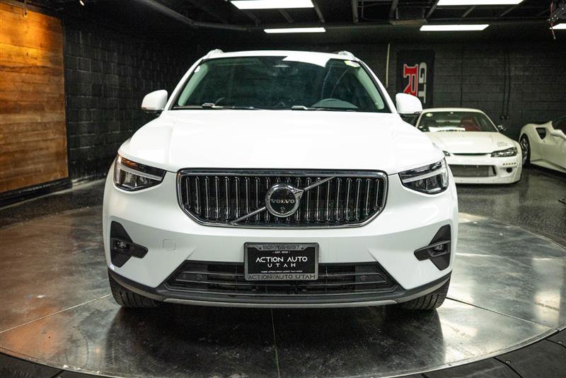 Used 2024 Volvo XC40 B5 Plus image 4