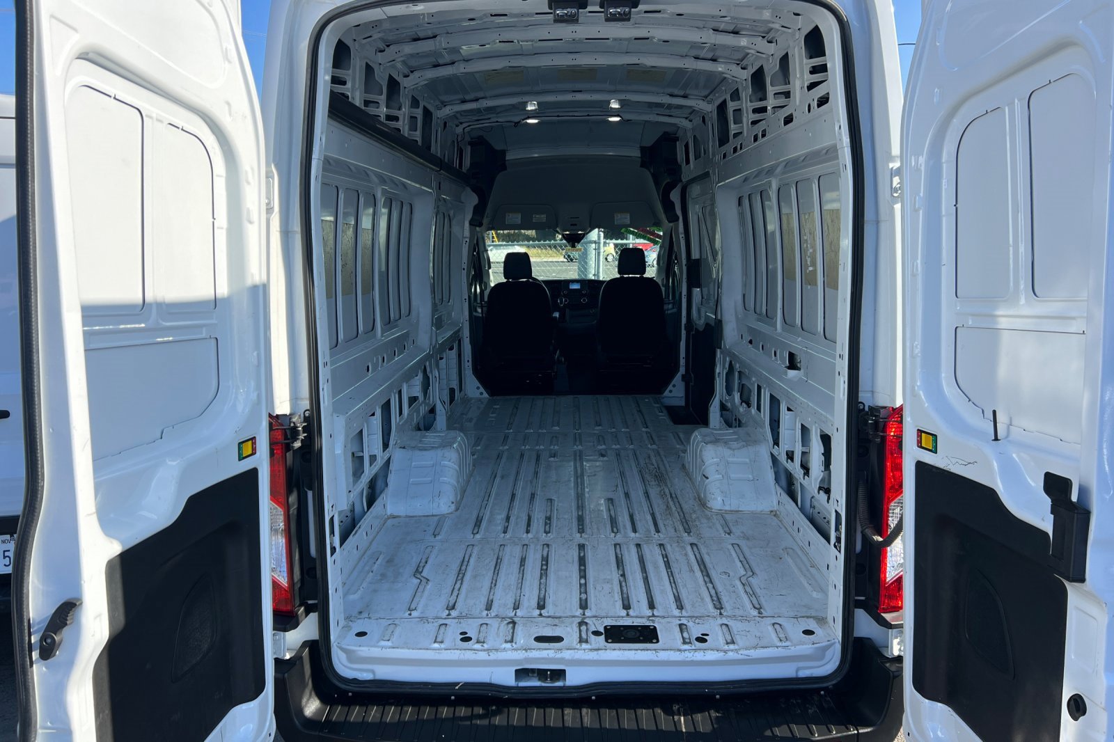 Used 2022 Ford Transit 350 HR Ext HD image 15