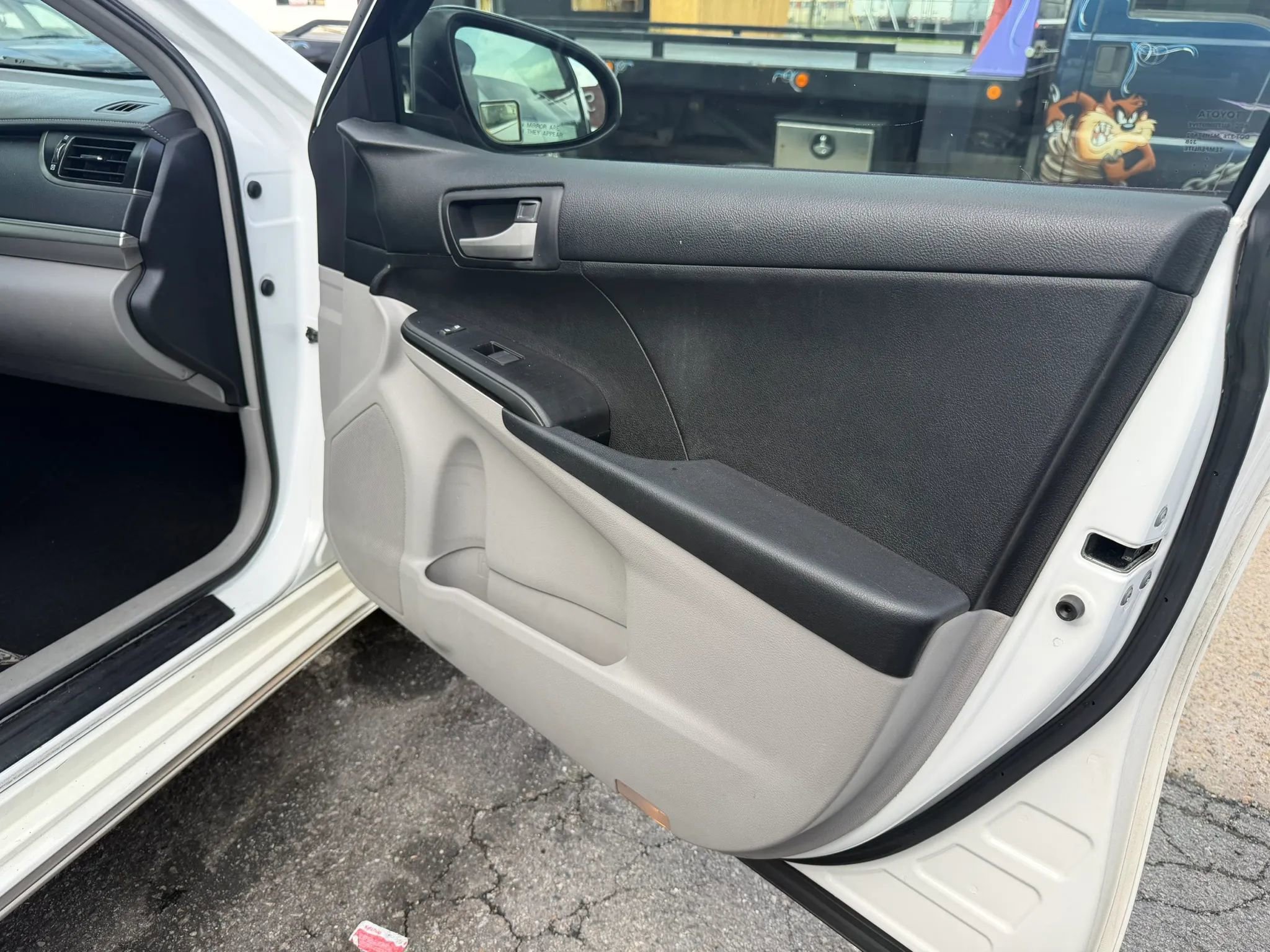 Used 2012 Toyota Camry LE FWD image 7