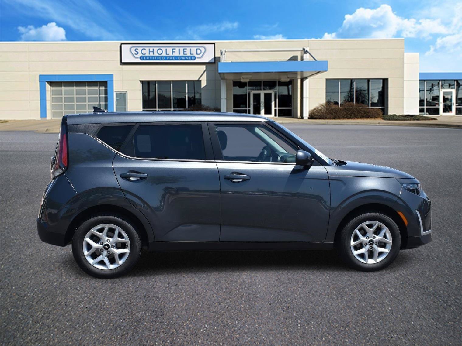 Used 2024 Kia Soul LX w/ Option Group 015 FWD image 2