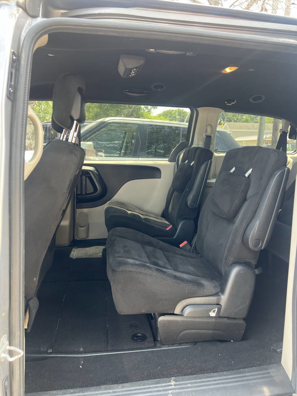 Used 2015 Dodge Grand Caravan SE image 14