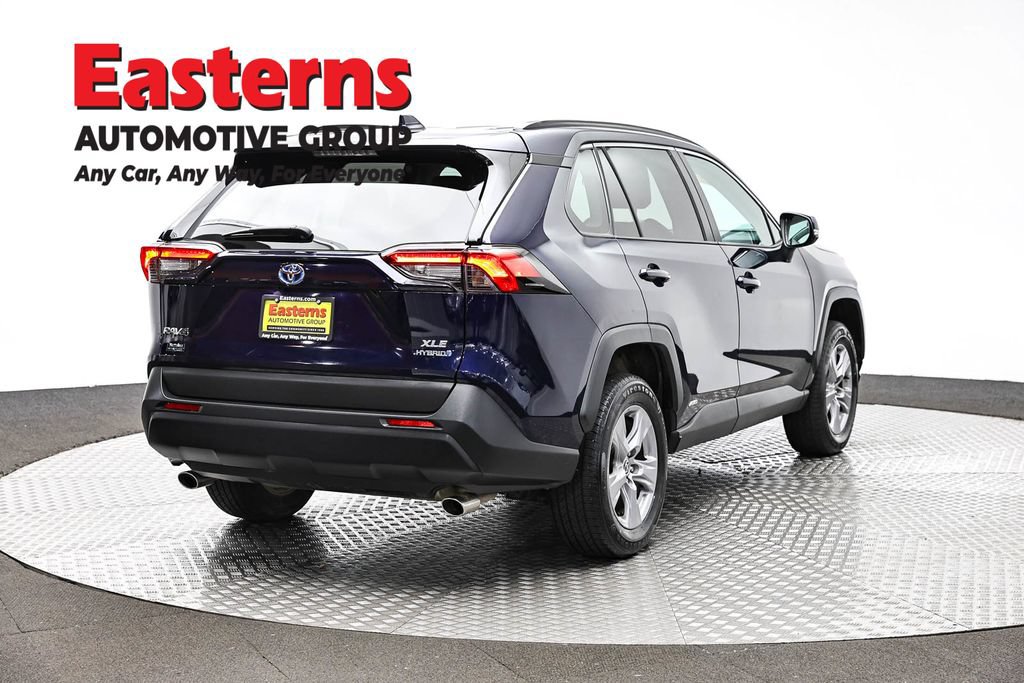 Used 2022 Toyota RAV4 XLE AWD/4WD image 5