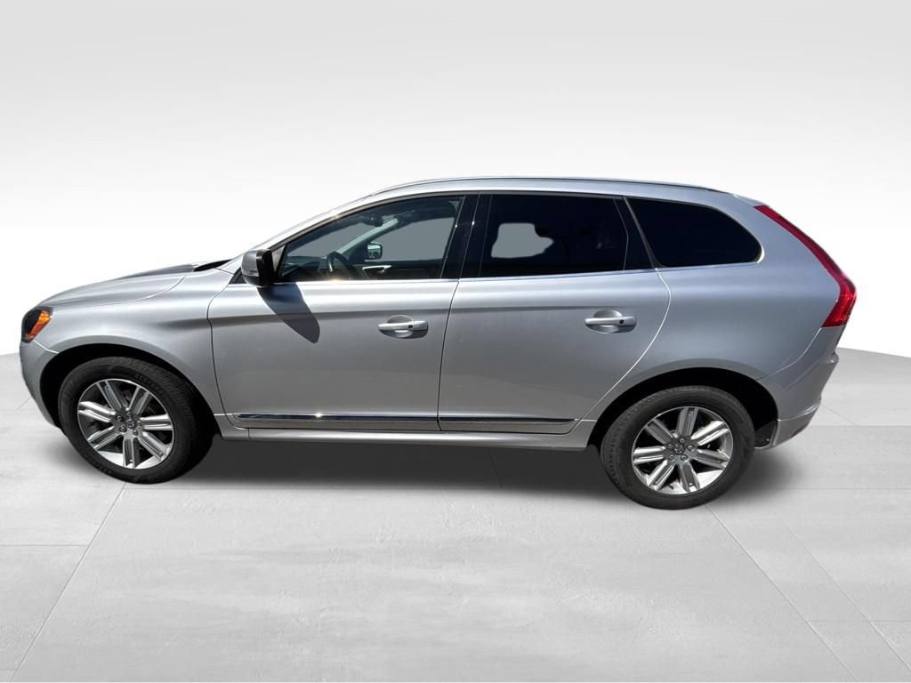 Used 2017 Volvo XC60 T5 Inscription w/ Preferred Option Package FWD image 3