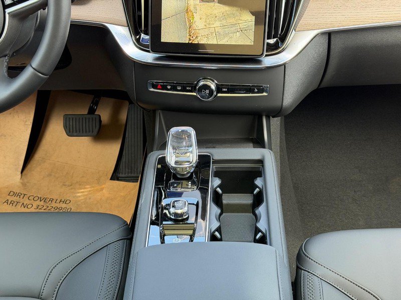 New 2026 Volvo XC90 T8 Plus w/ Protection Package Premier AWD/4WD image 9