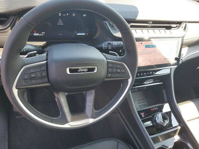 New 2026 Jeep Grand Cherokee L Limited w/ Luxury Tech Group II AWD/4WD image 19