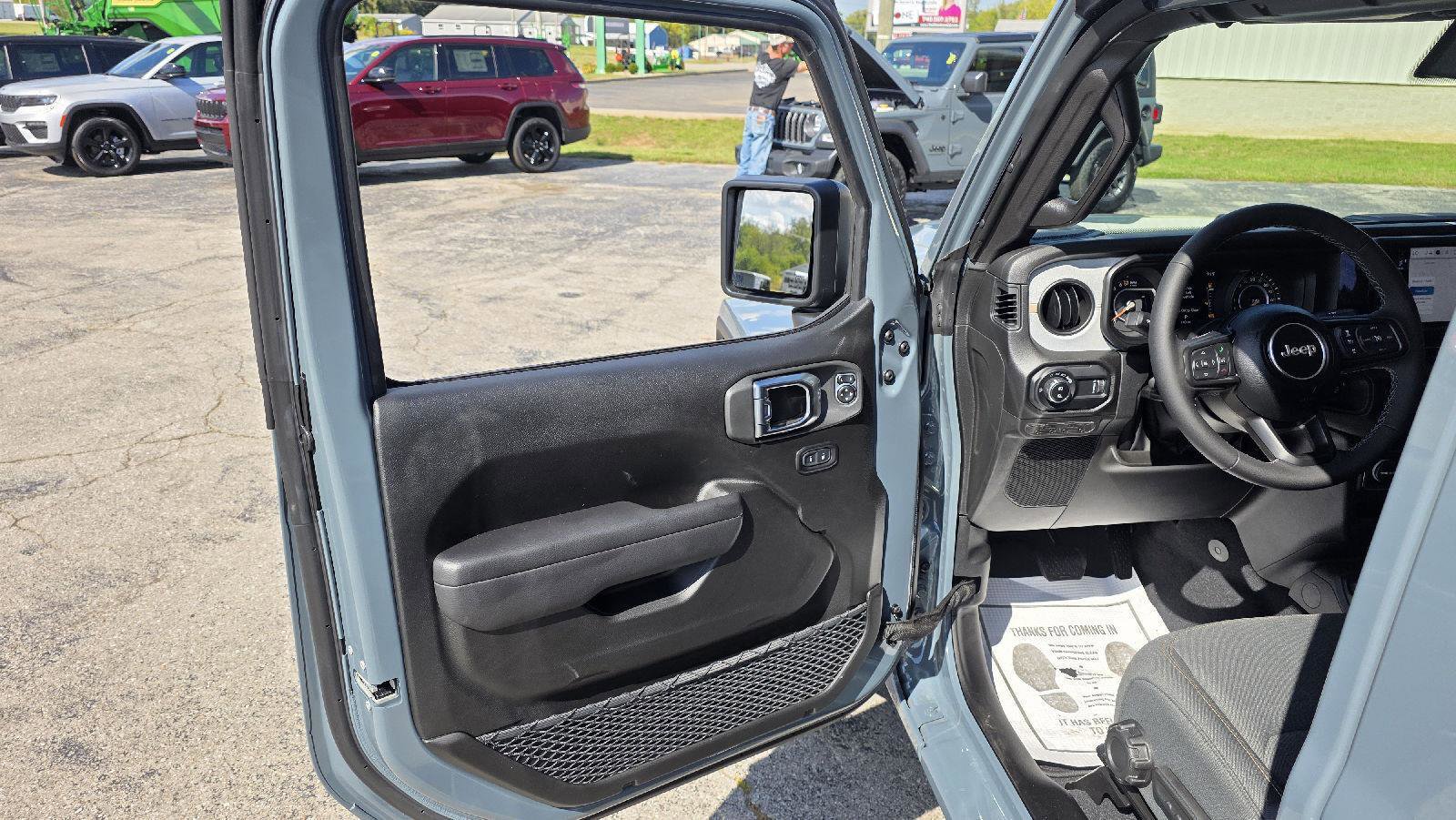 New 2025 Jeep Gladiator Sport image 11