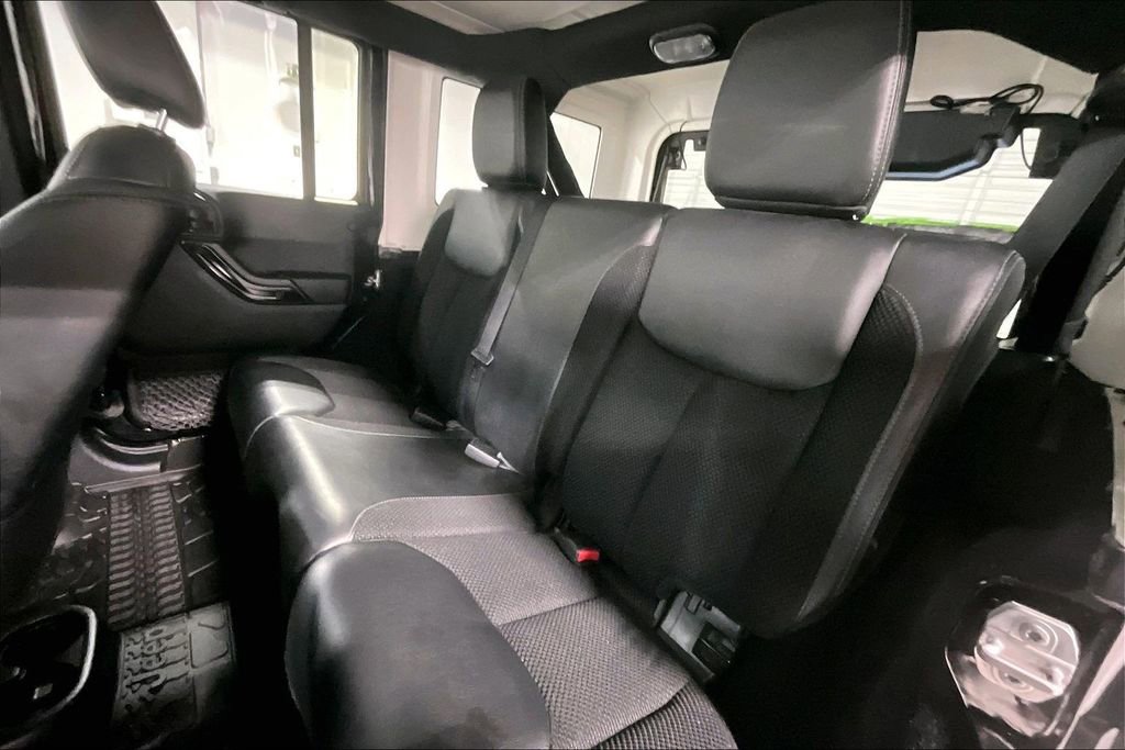 Used 2017 Jeep Wrangler Unlimited Sahara image 34