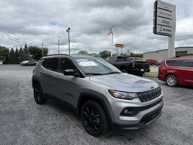 Used 2022 Jeep Compass Altitude w/ Convenience Group image 3