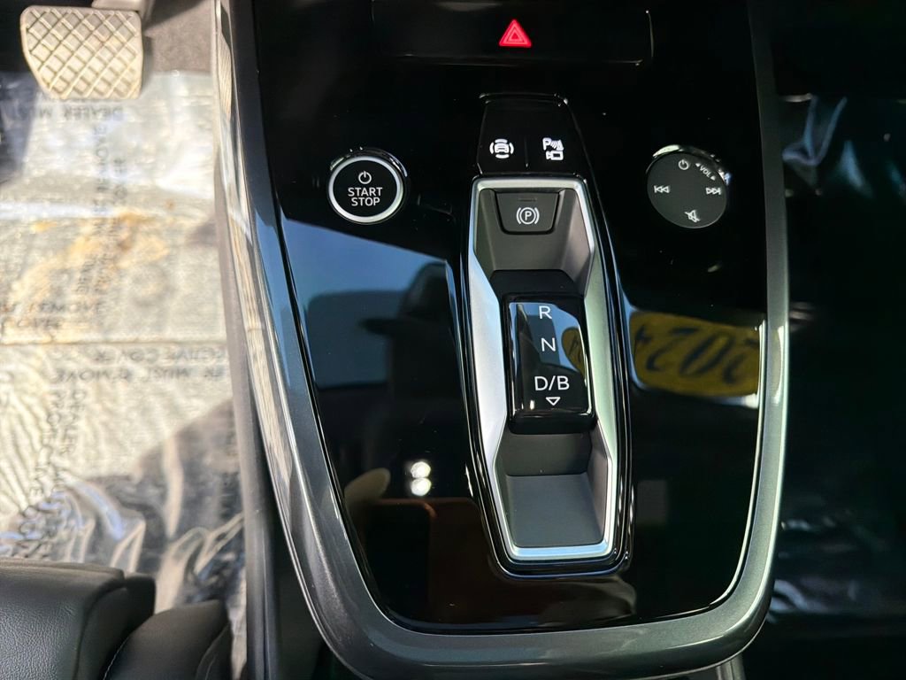 Used 2024 Audi Q4 e-tron Prestige w/ Black Optic Plus Package image 27