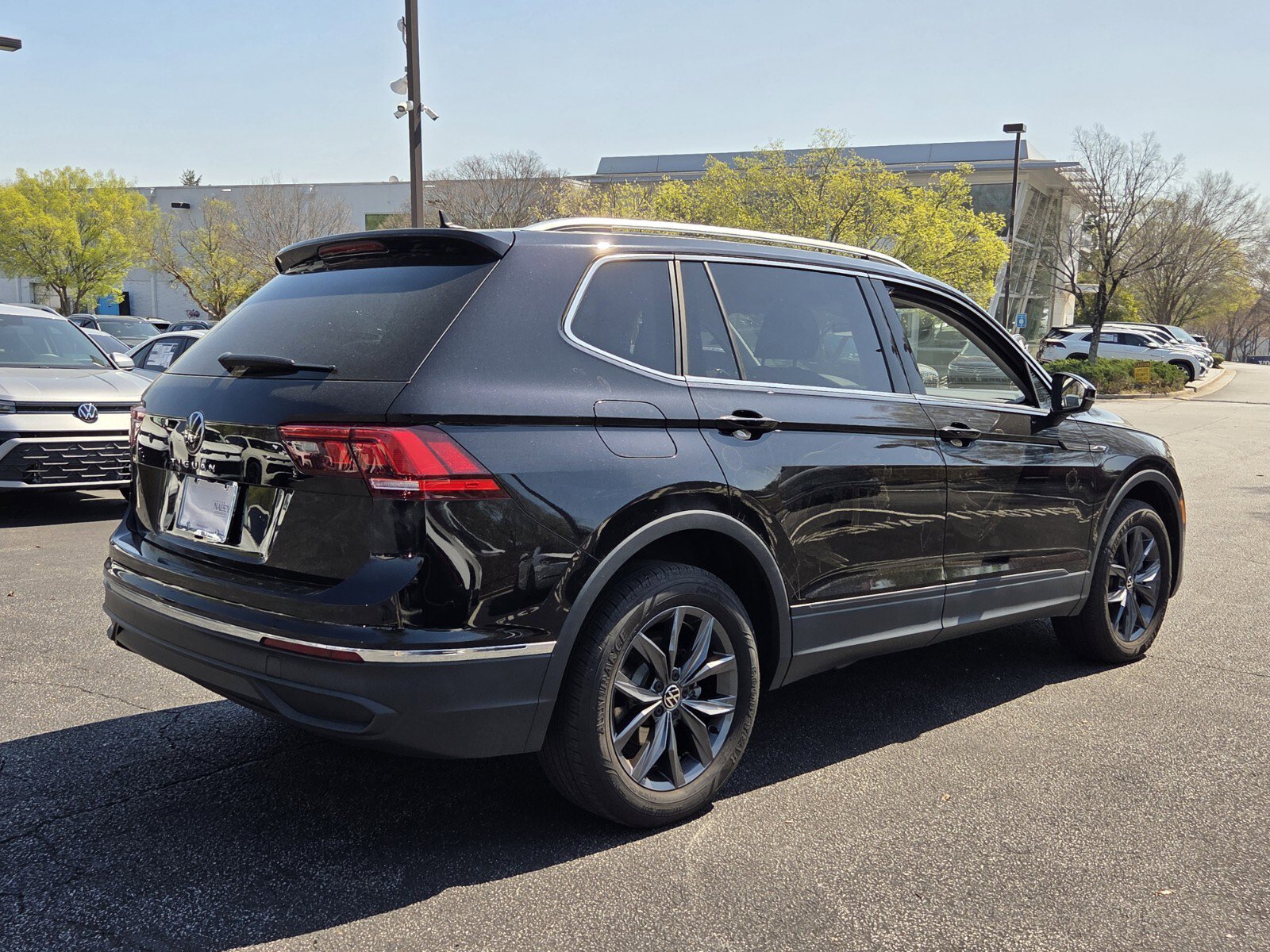 Used 2023 Volkswagen Tiguan SE image 7