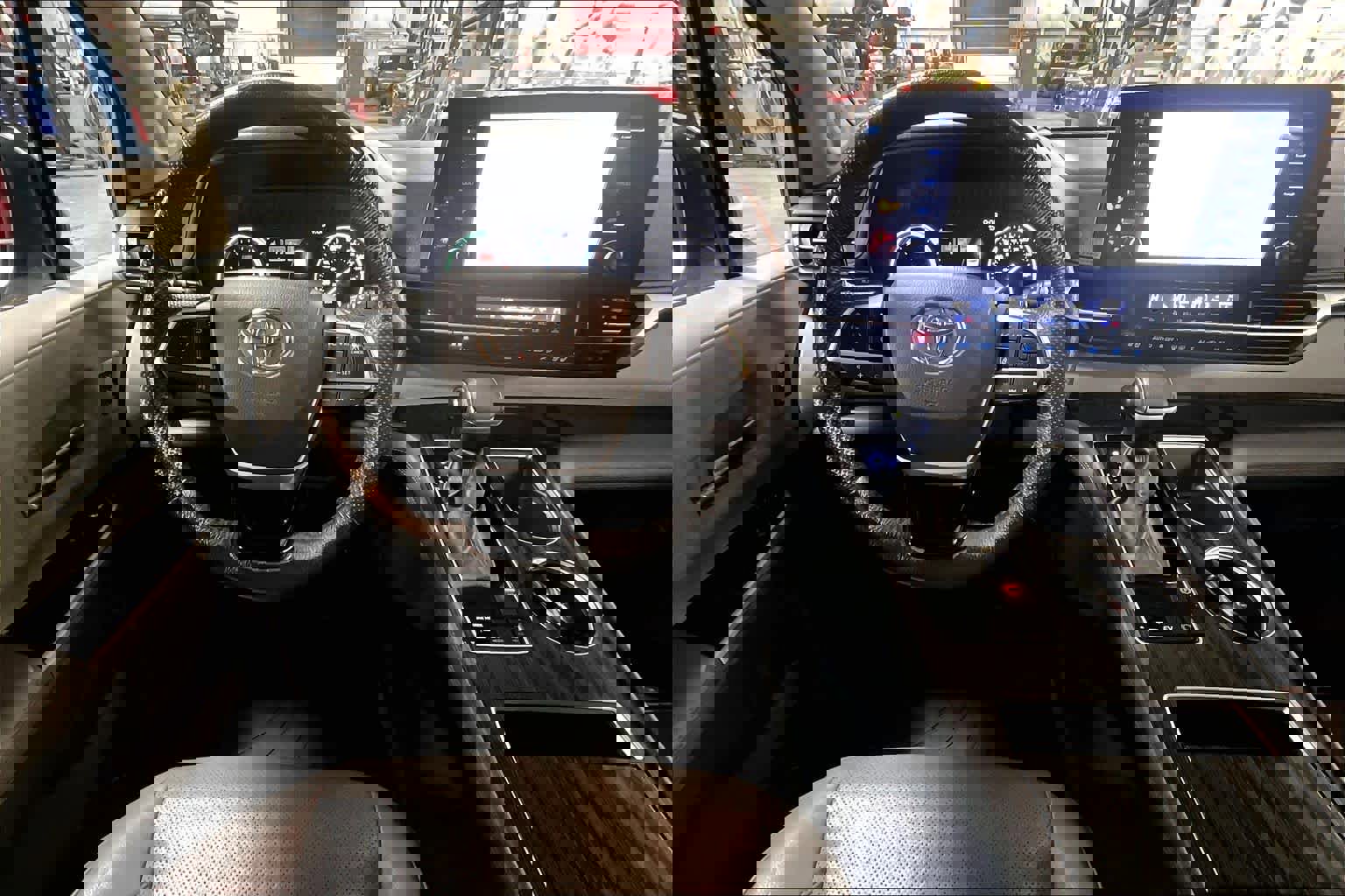 Used 2023 Toyota Sienna Limited image 6