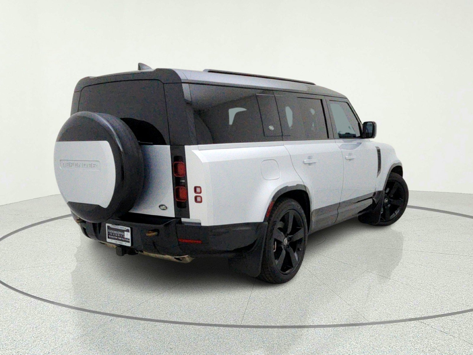 Used 2023 Land Rover Defender 130 X-Dynamic SE AWD/4WD image 9