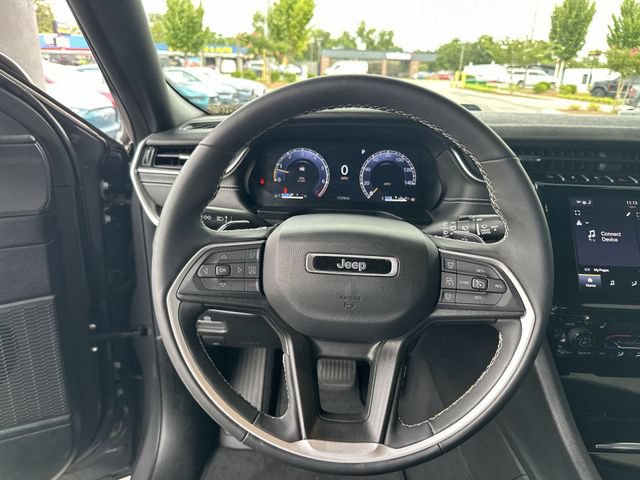 Used 2024 Jeep Grand Cherokee Laredo AWD/4WD image 15