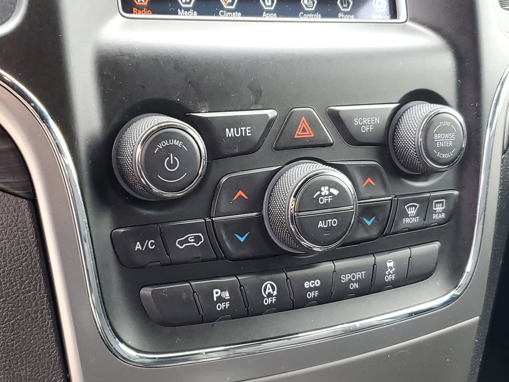 Used 2021 Jeep Grand Cherokee Laredo AWD/4WD image 24