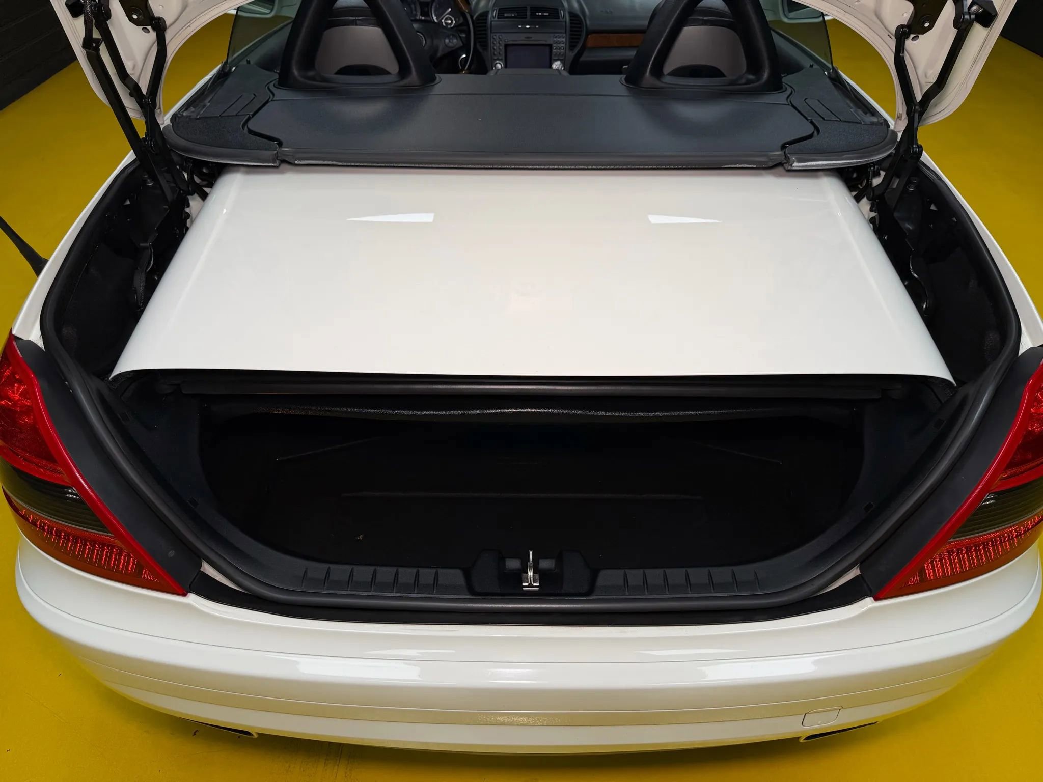 Used 2011 Mercedes-Benz SLK 300 image 13