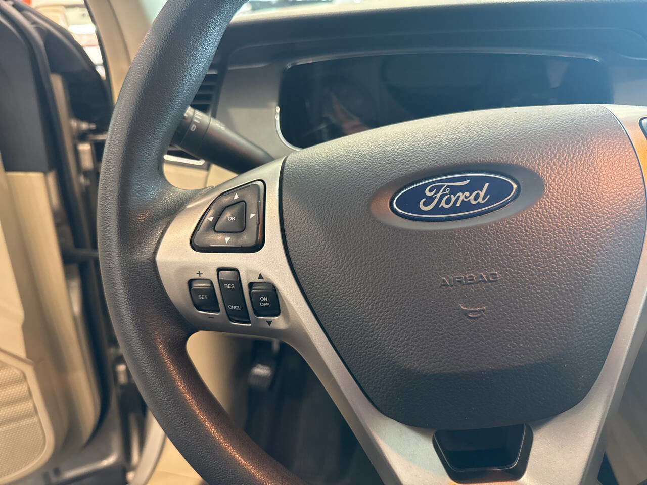 Used 2017 Ford Taurus SE image 27