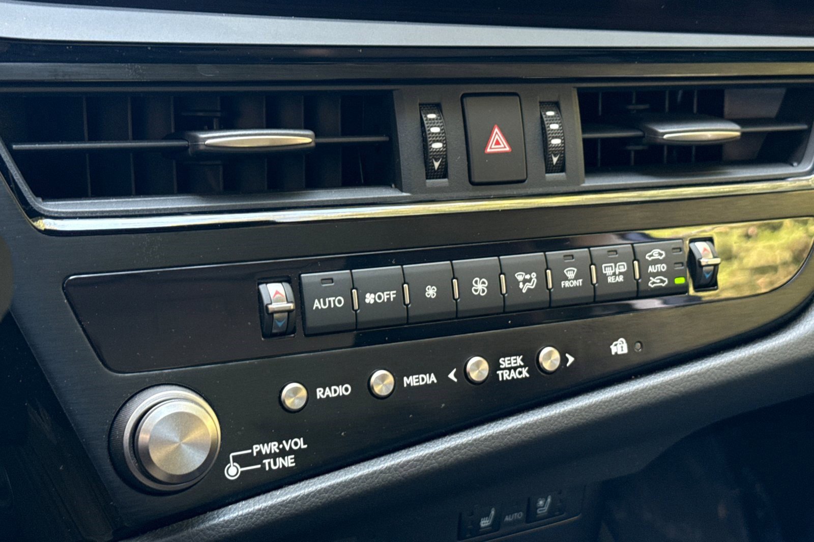 Used 2024 Lexus ES 300h w/ Premium Package image 24