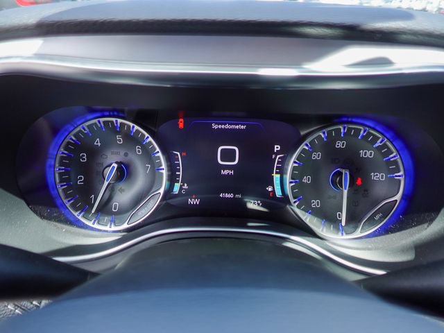 Used 2025 Chrysler Pacifica Limited FWD image 15
