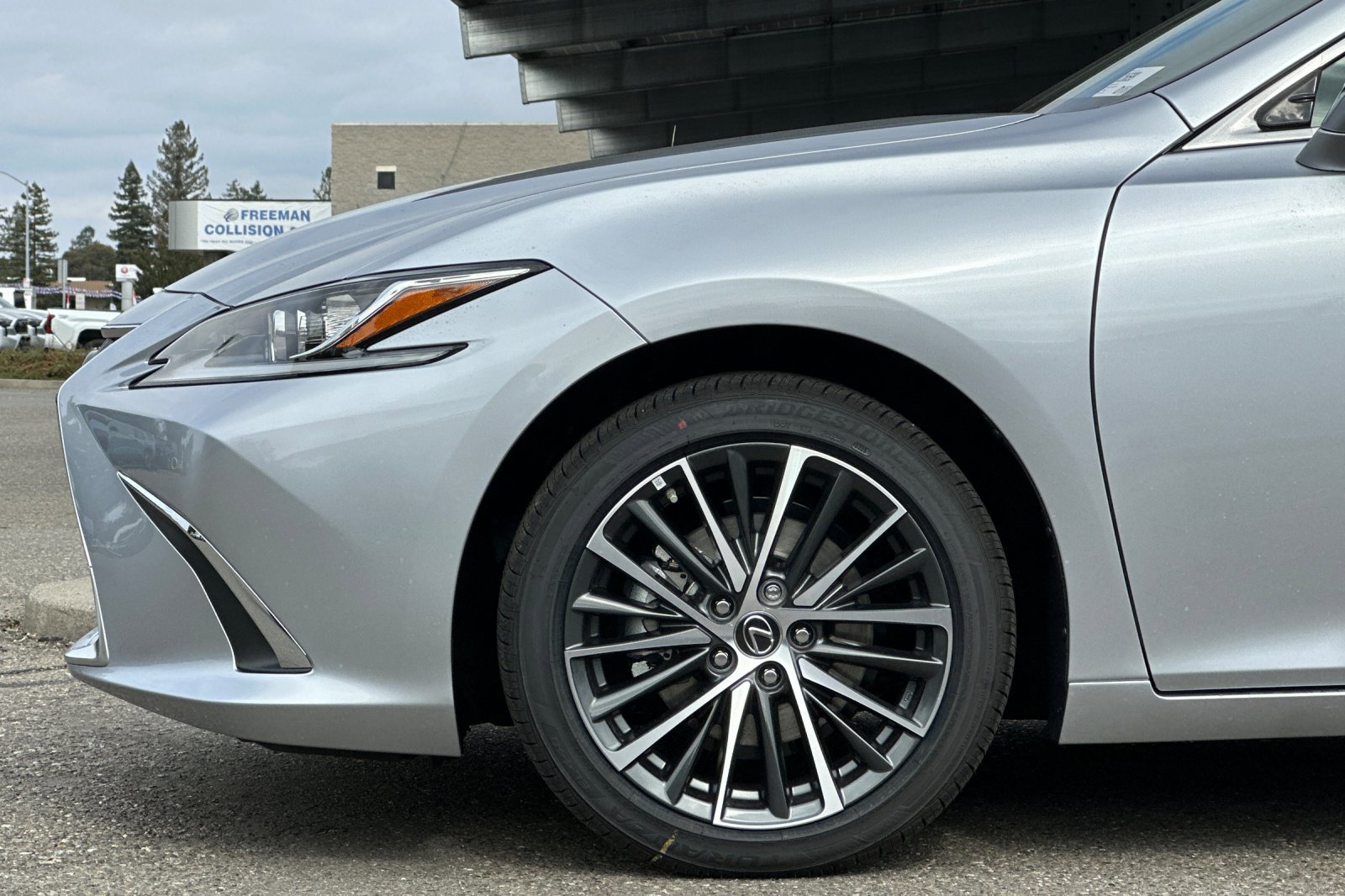 New 2025 Lexus ES 300h w/ Premium Package image 24