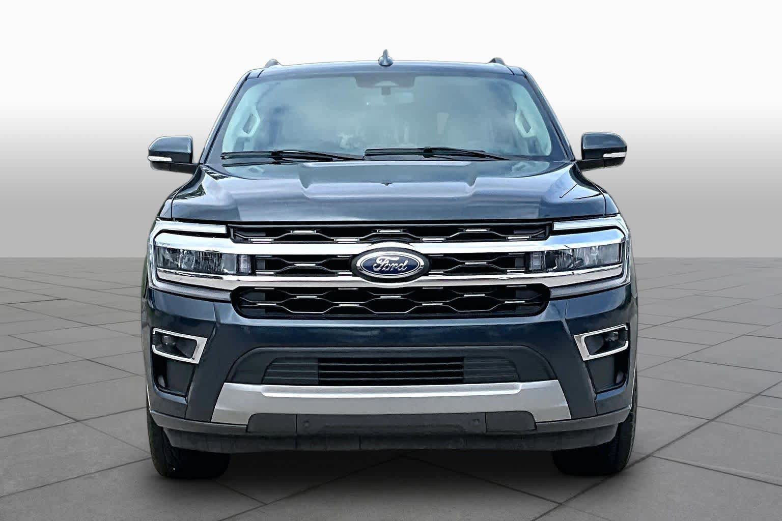 Used 2024 Ford Expedition Limited AWD/4WD image 4