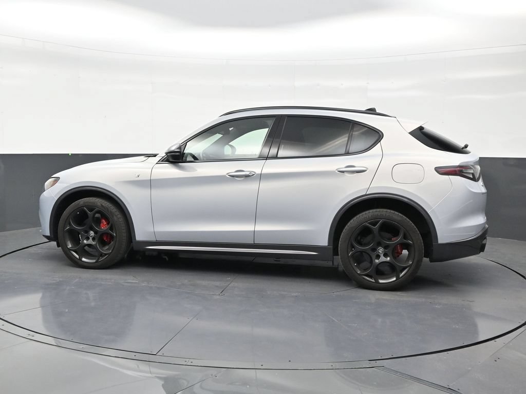 Used 2024 Alfa Romeo Stelvio Ti w/ Performance Driving Package AWD/4WD image 2