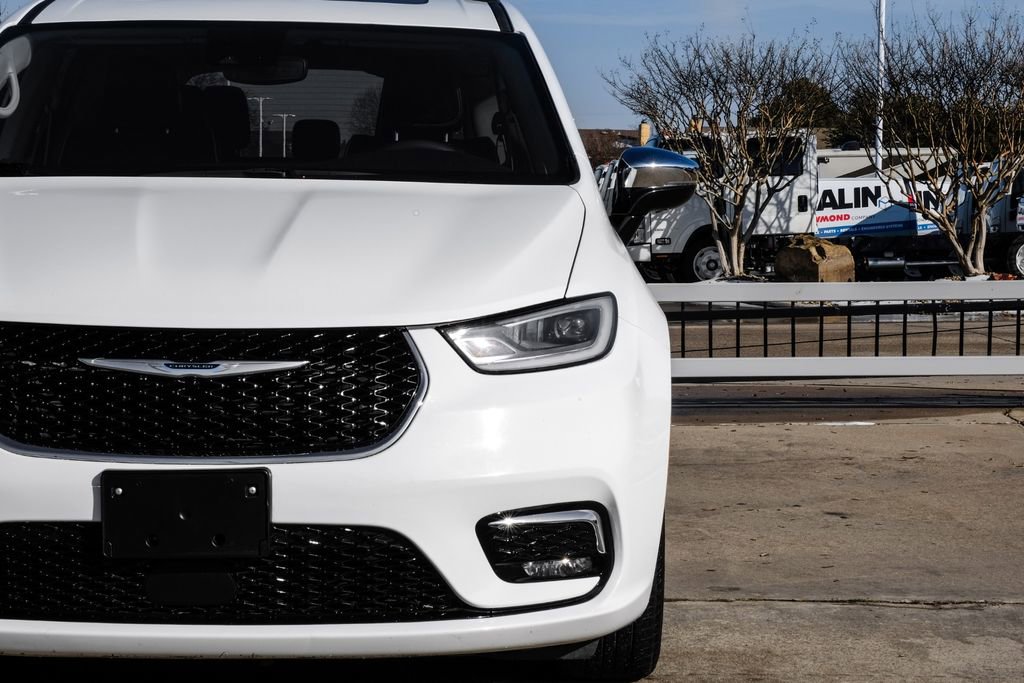 Used 2023 Chrysler Pacifica Limited image 47